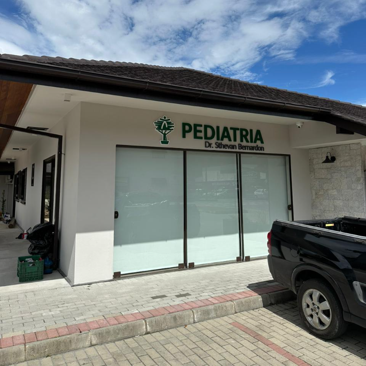 Clínica Pediatrica Dr. Sthevan Bernardon
